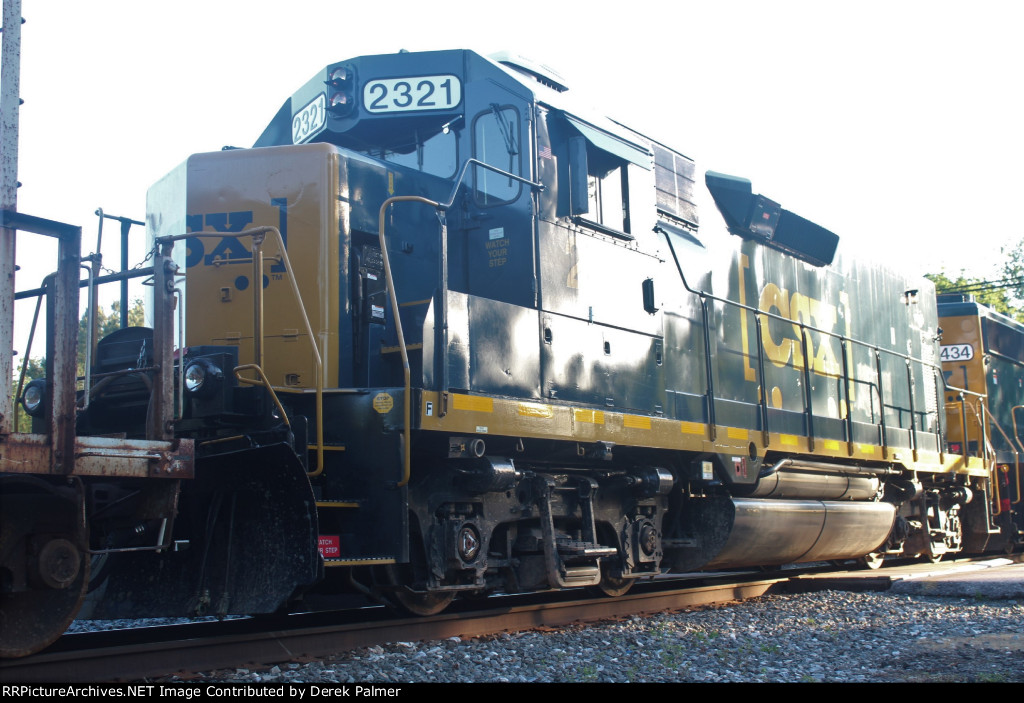 CSX 2321 at St Denis